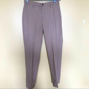 Mens Dockers slim fit dress pants in color khaki. Great condition! Size 31 X 32